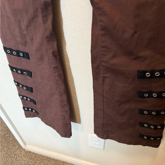 Hot Topic Social Collision Brown Contrast Grommet Strap Flare Pants Size 7 - Picture 6 of 12
